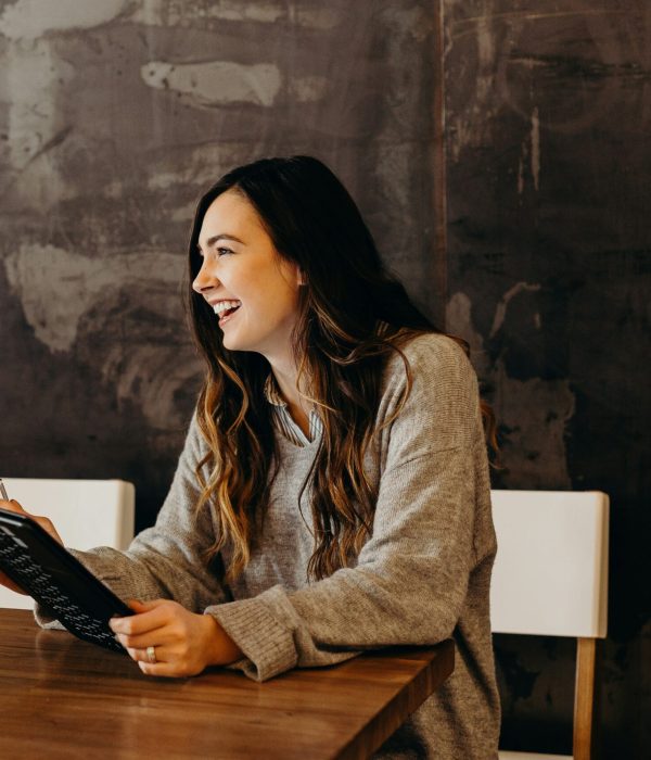 brooke-cagle-JBwcenOuRCg-unsplash marketing for therapists